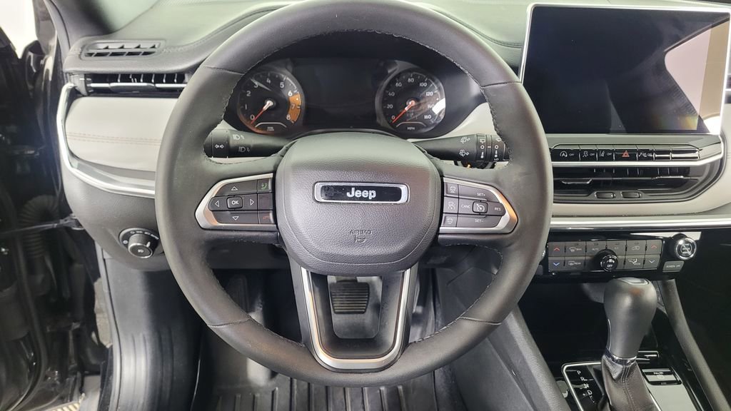 Used 2023 Jeep Compass Limited image 17