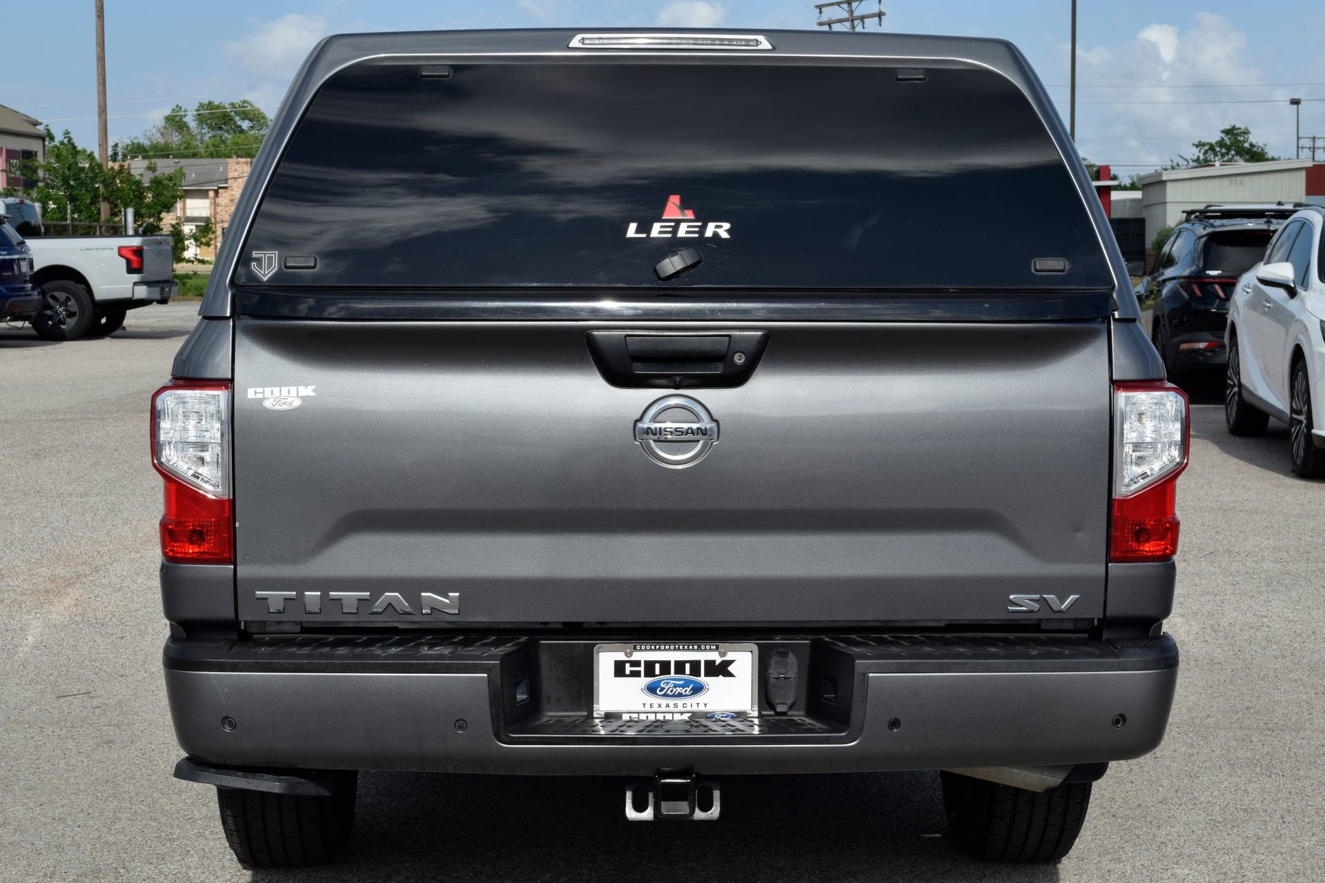 Used 2021 Nissan Titan SV w/ SV Convenience Package RWD image 5
