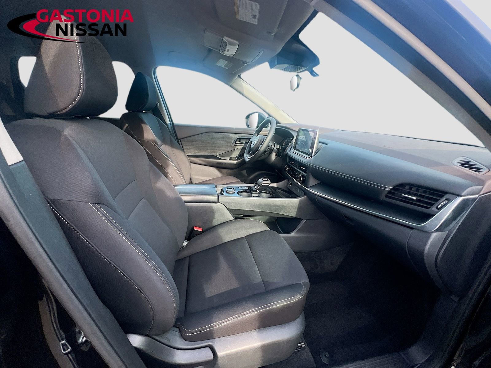 Used 2023 Nissan Rogue S image 36