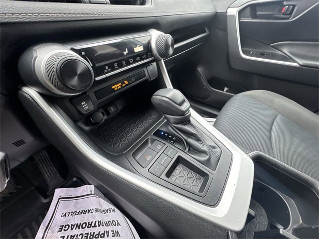 Used 2022 Toyota RAV4 LE image 19