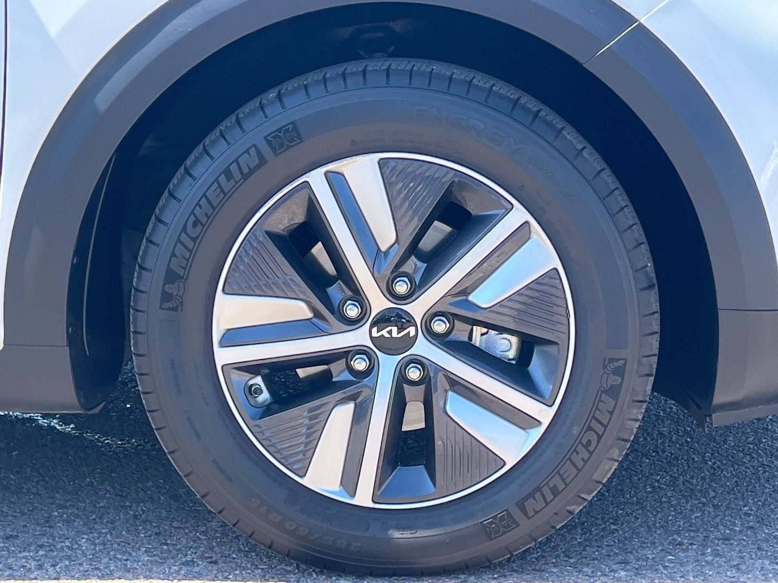 Used 2022 Kia Niro LXS w/ Digital Cluster Package FWD image 8