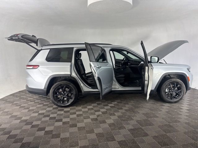 Used 2024 Jeep Grand Cherokee L Laredo image 16