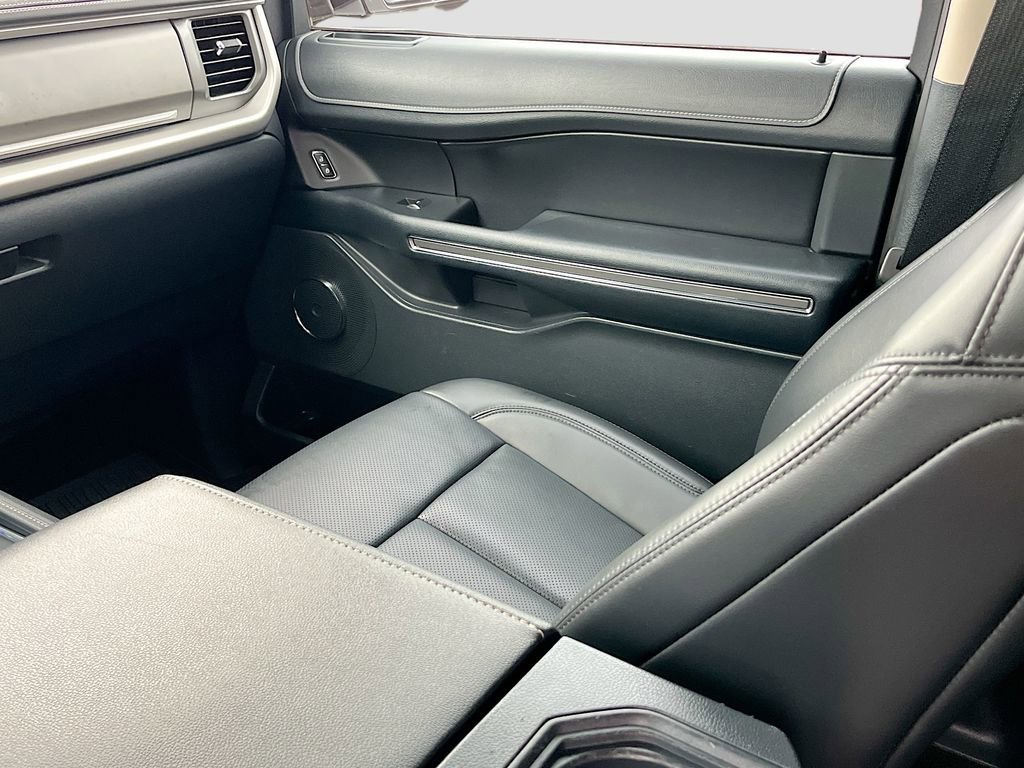 Used 2023 Ford Expedition XLT image 24