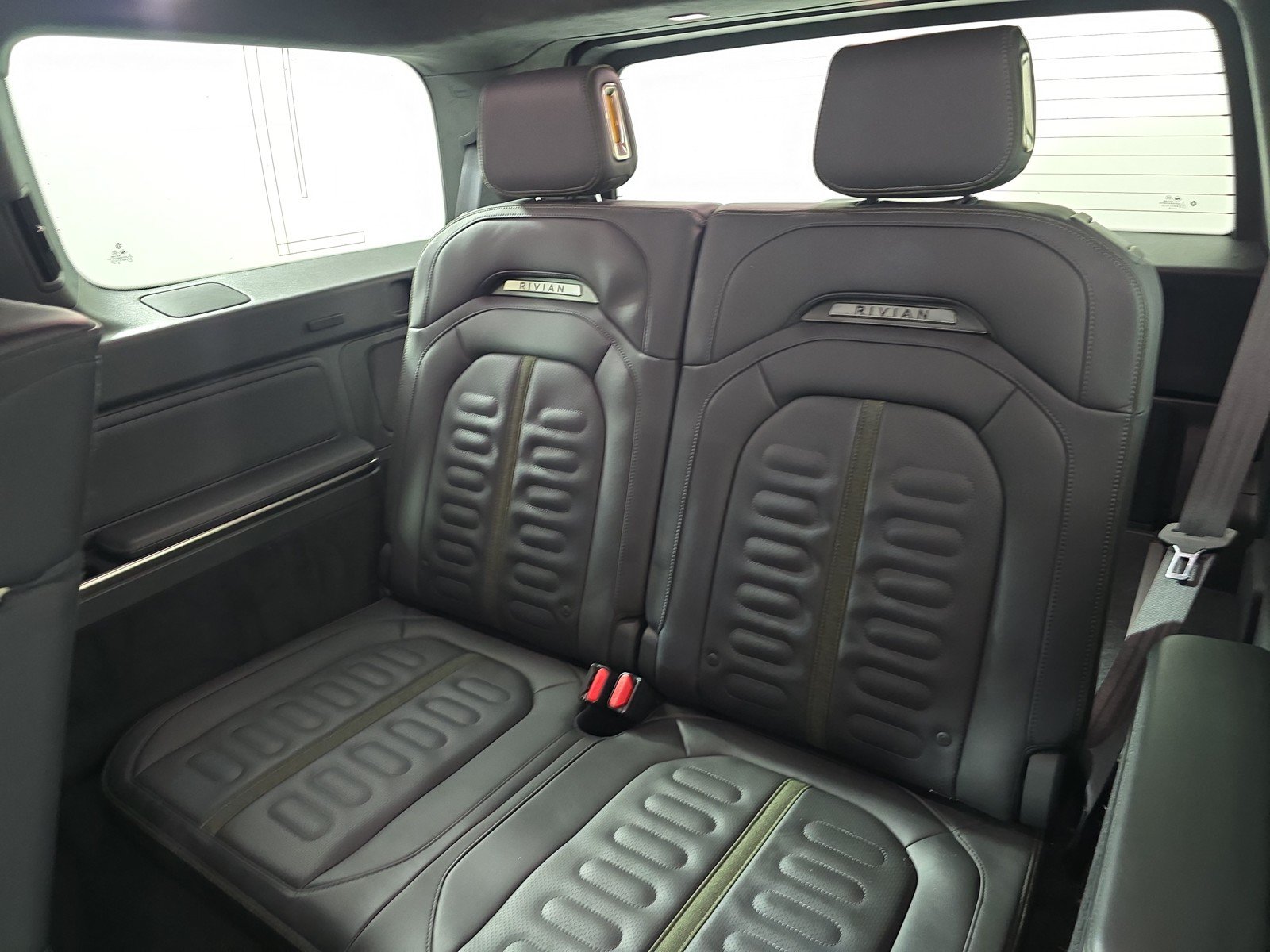 Used 2023 Rivian R1S Adventure AWD/4WD image 22