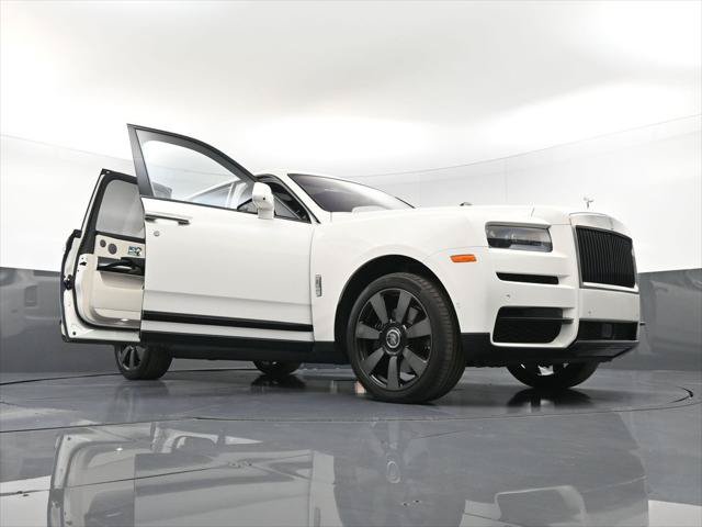 Certified 2022 Rolls-Royce Cullinan w/ Dark Exterior Package AWD/4WD image 42