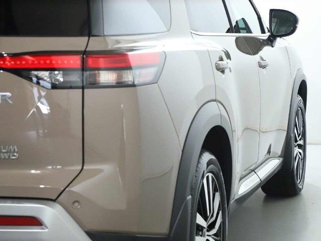 Certified 2024 Nissan Pathfinder Platinum image 52