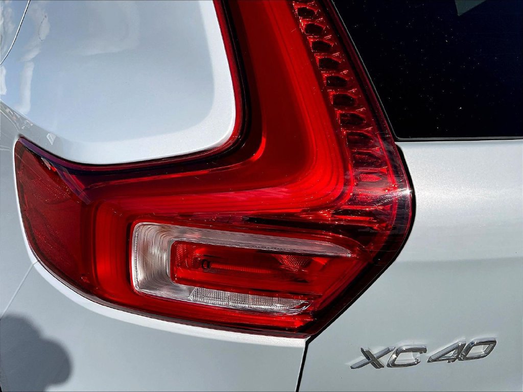 Used 2021 Volvo XC40 T5 R-Design AWD/4WD image 22