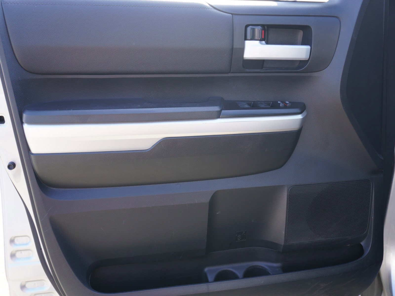 Used 2017 Toyota Tundra SR5 w/ SR5 Upgrade Package image 18