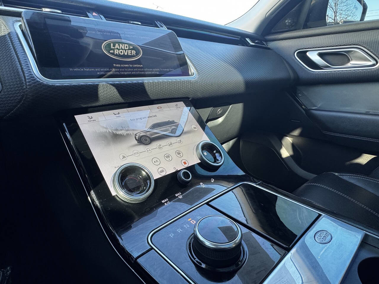 Used 2018 Land Rover Range Rover Velar S image 18