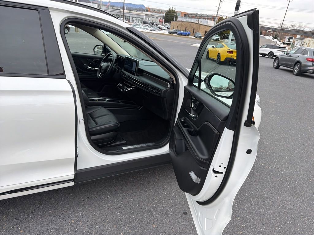 Used 2023 Lincoln Corsair Reserve w/ Equipment Group 201A image 24