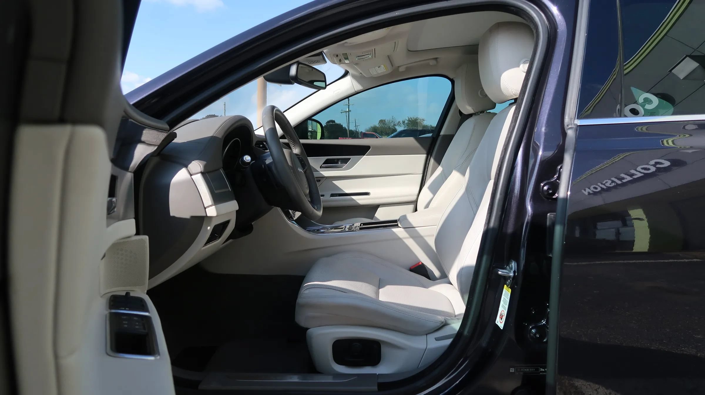 Used 2017 Jaguar XF Prestige RWD image 17