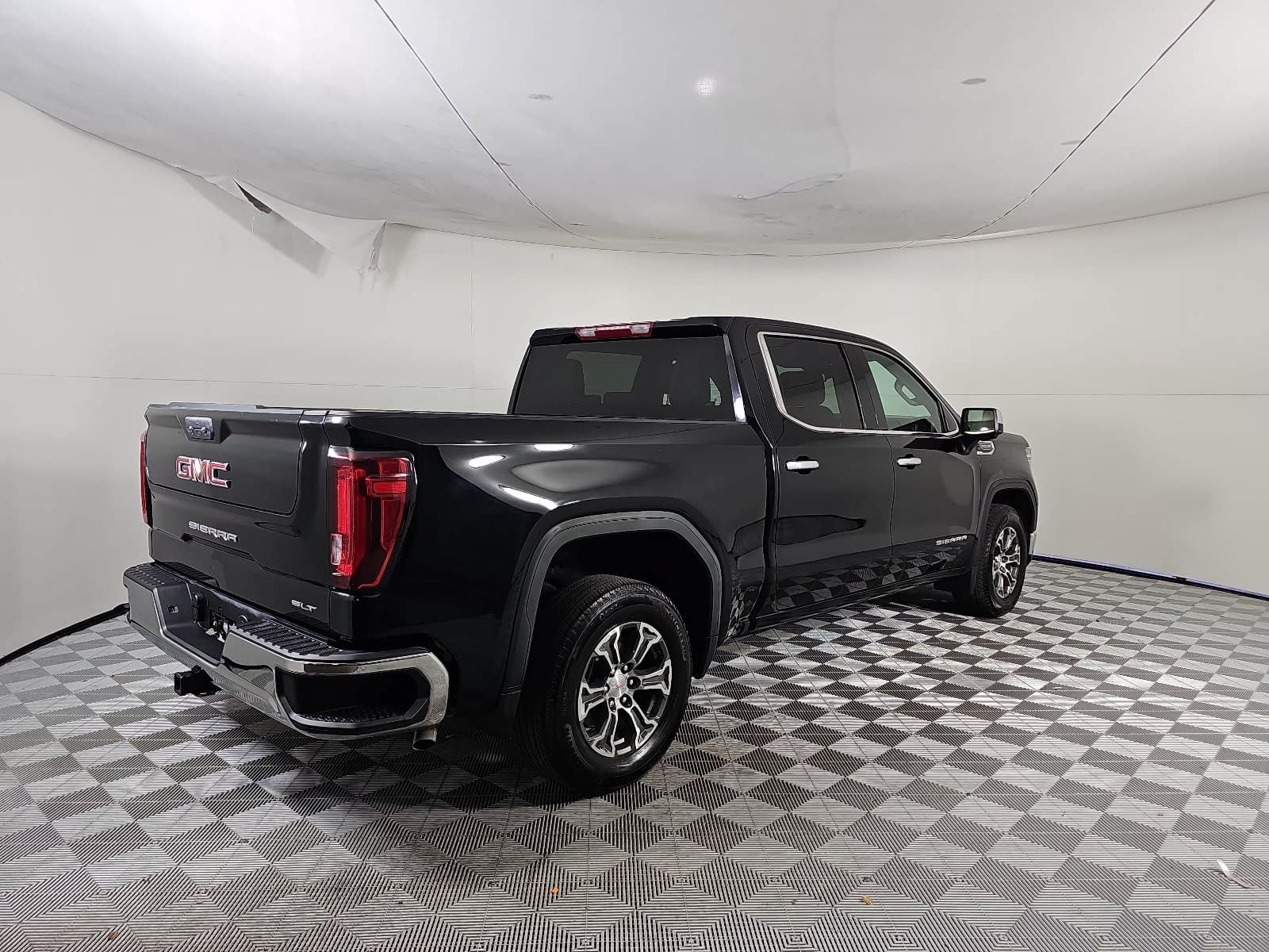 Used 2026 GMC Sierra 1500 SLT RWD image 30