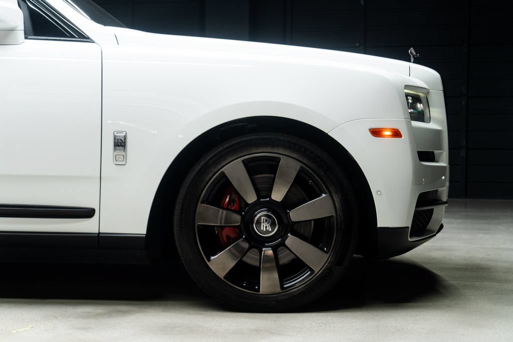 Used 2022 Rolls-Royce Cullinan AWD/4WD image 12