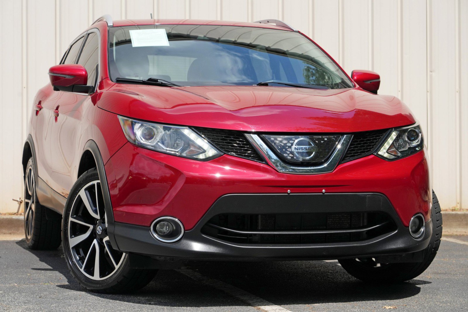 Used 2018 Nissan Rogue Sport SL w/ SL Premium Package FWD image 2