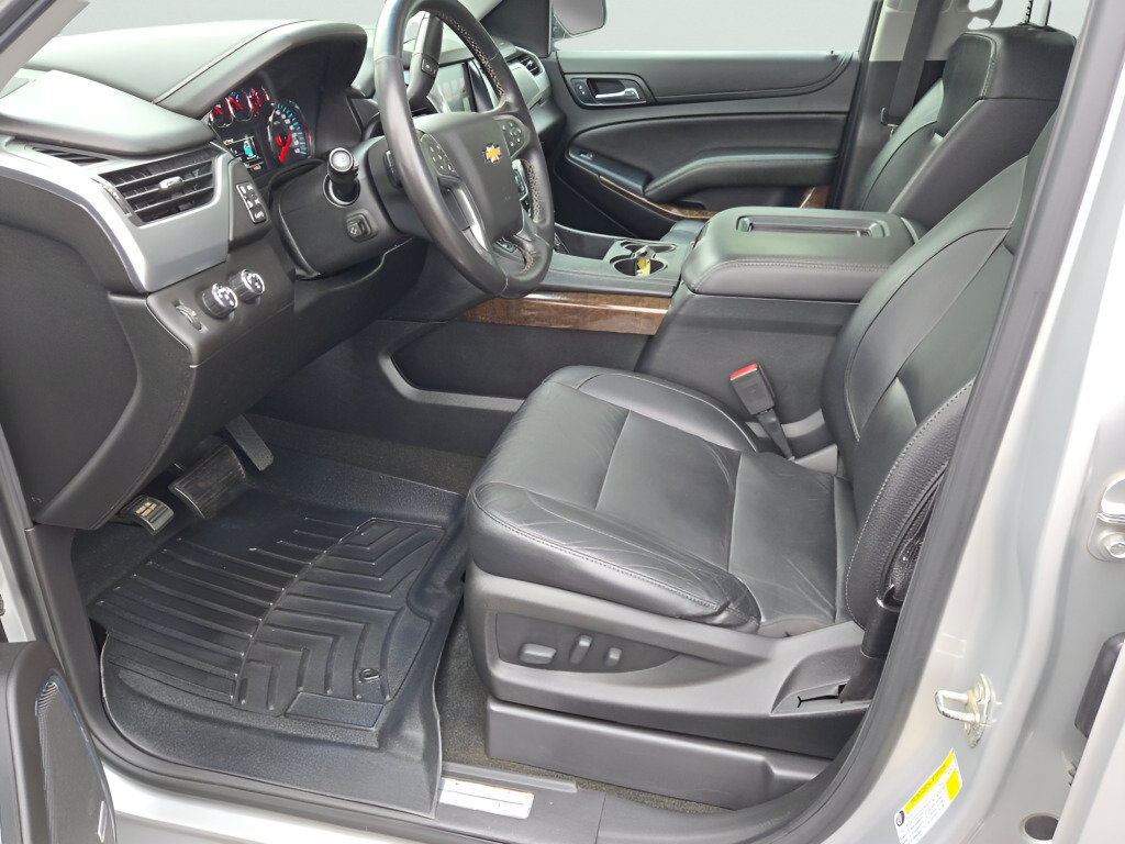 Used 2018 Chevrolet Suburban LT w/ Luxury Package AWD/4WD image 29