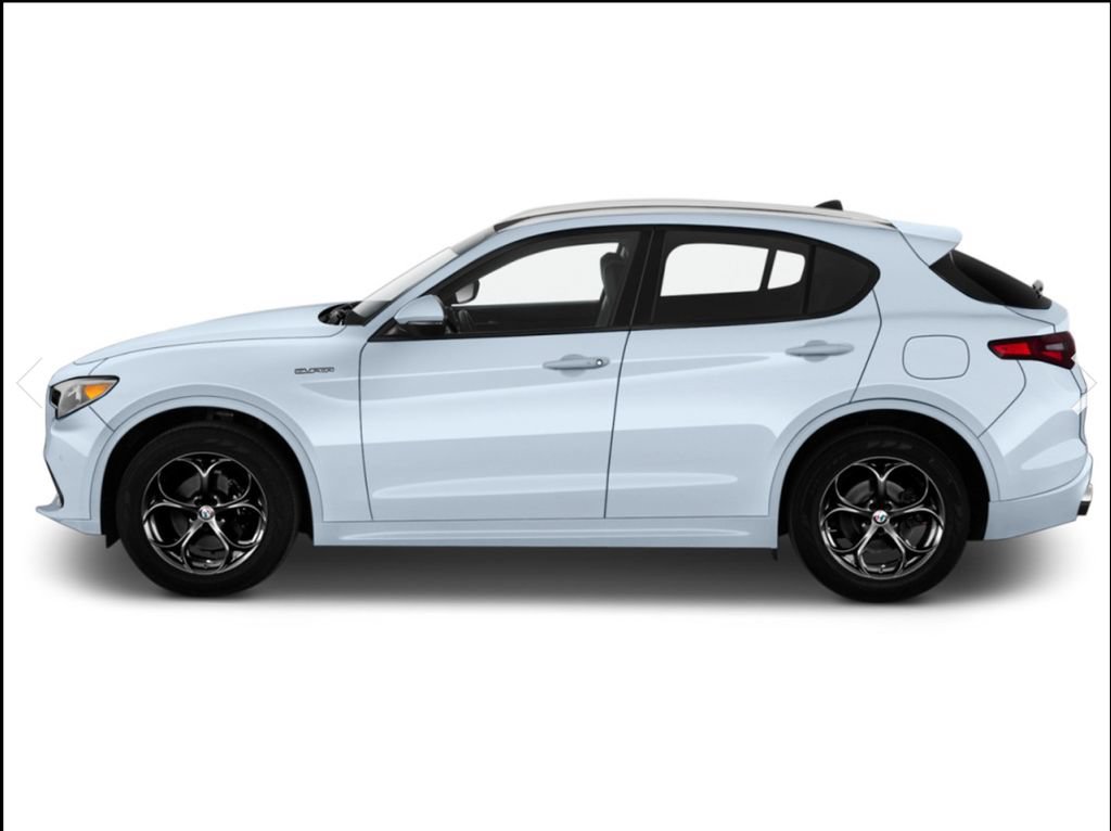 Used 2023 Alfa Romeo Stelvio Estrema AWD/4WD image 2