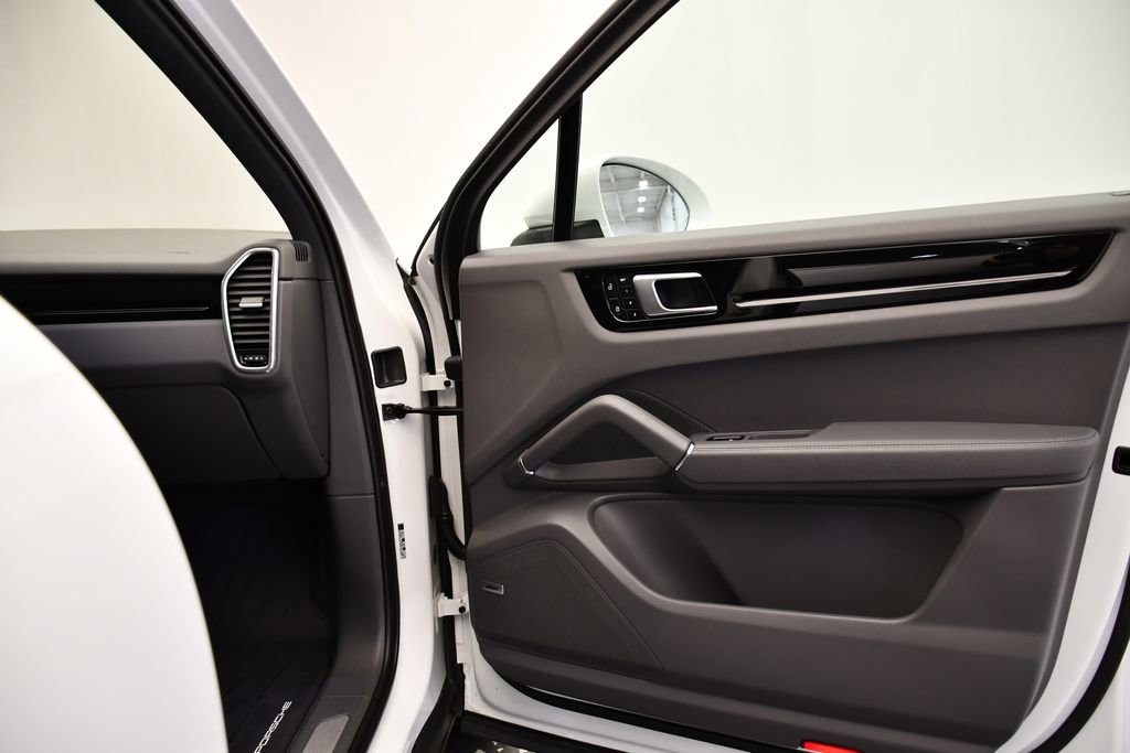 Used 2023 Porsche Cayenne image 47