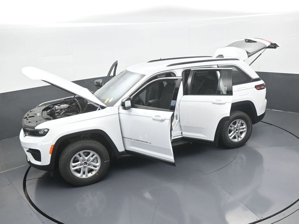 Used 2025 Jeep Grand Cherokee Laredo image 58