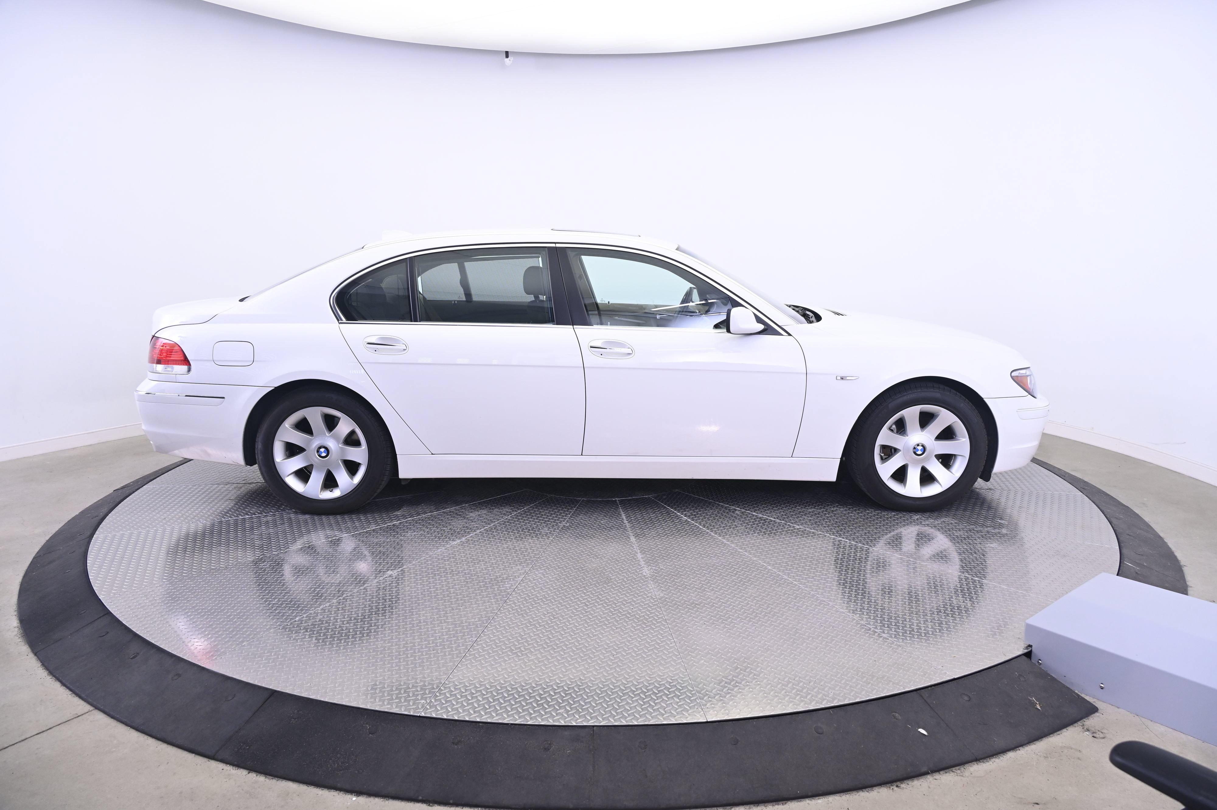 Used 2007 BMW 750Li RWD image 8