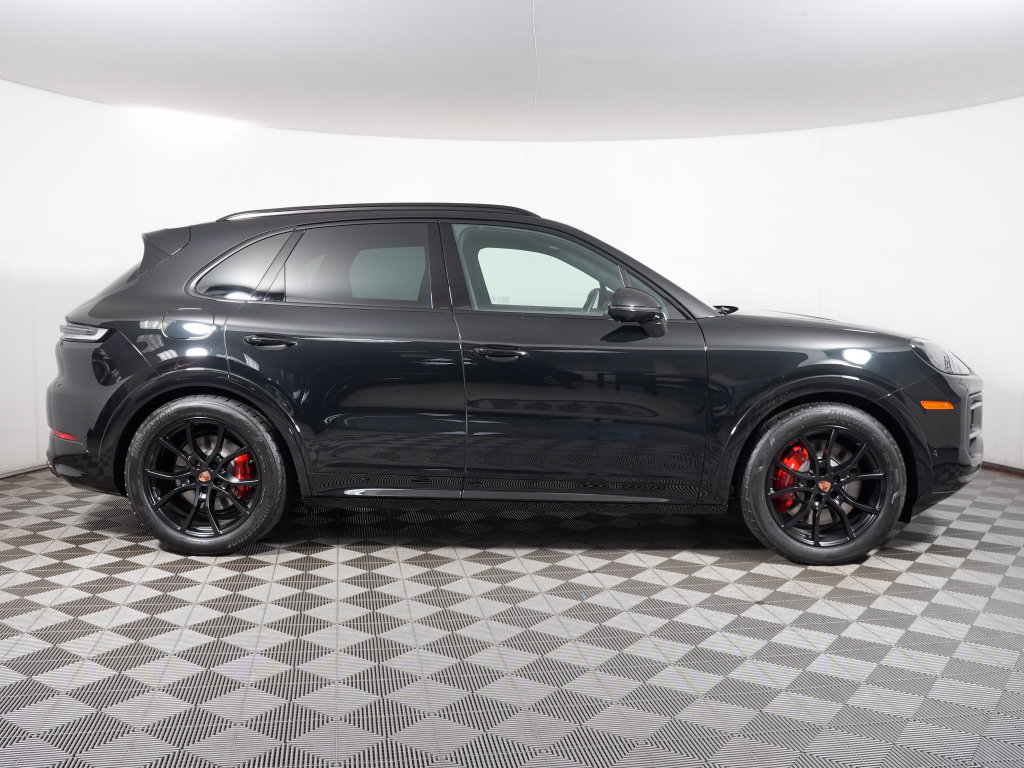 New 2026 Porsche Cayenne GTS AWD/4WD image 8