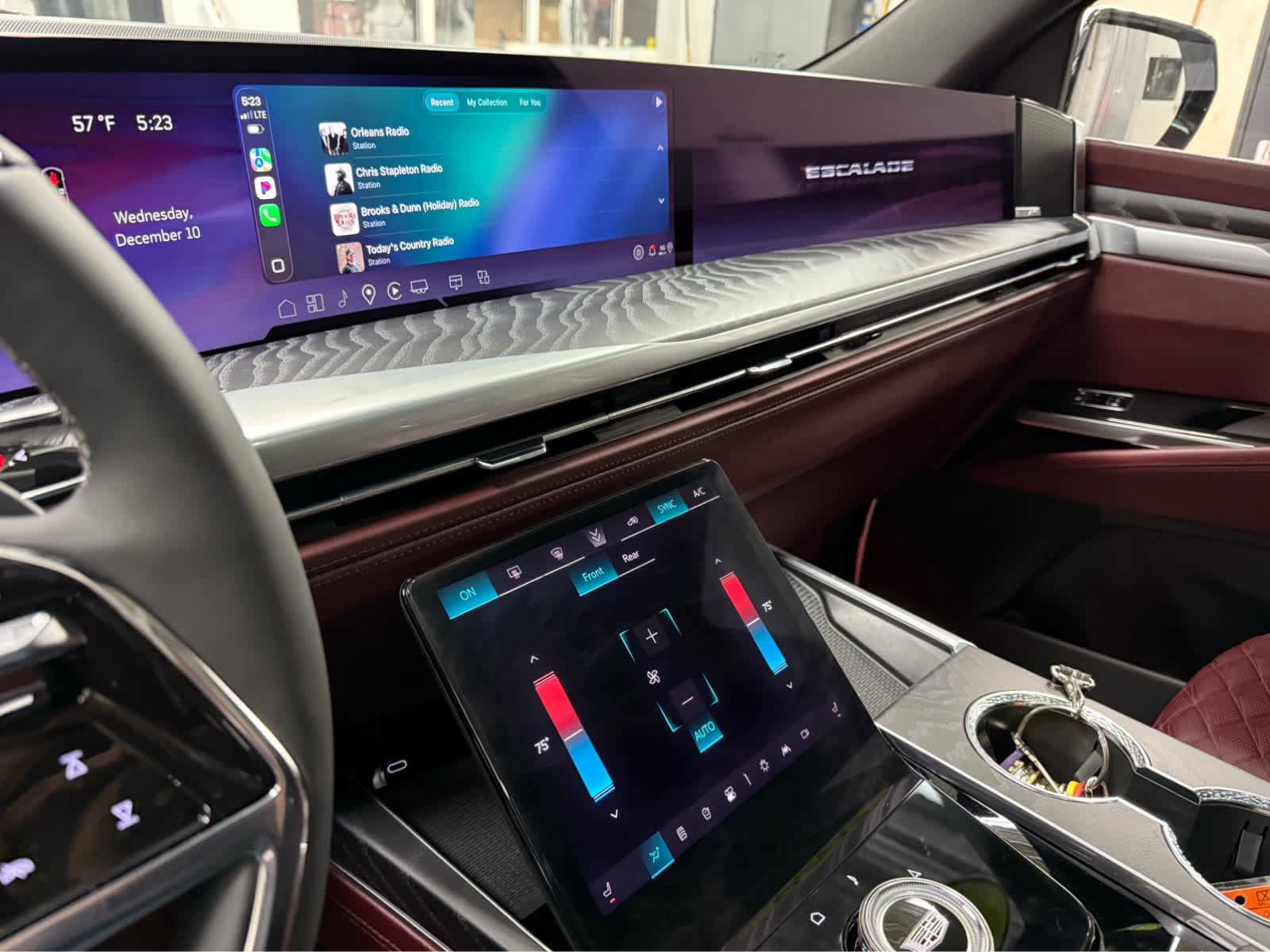 Used 2026 Cadillac Escalade Luxury w/ LPO, Floor Liner Package image 15