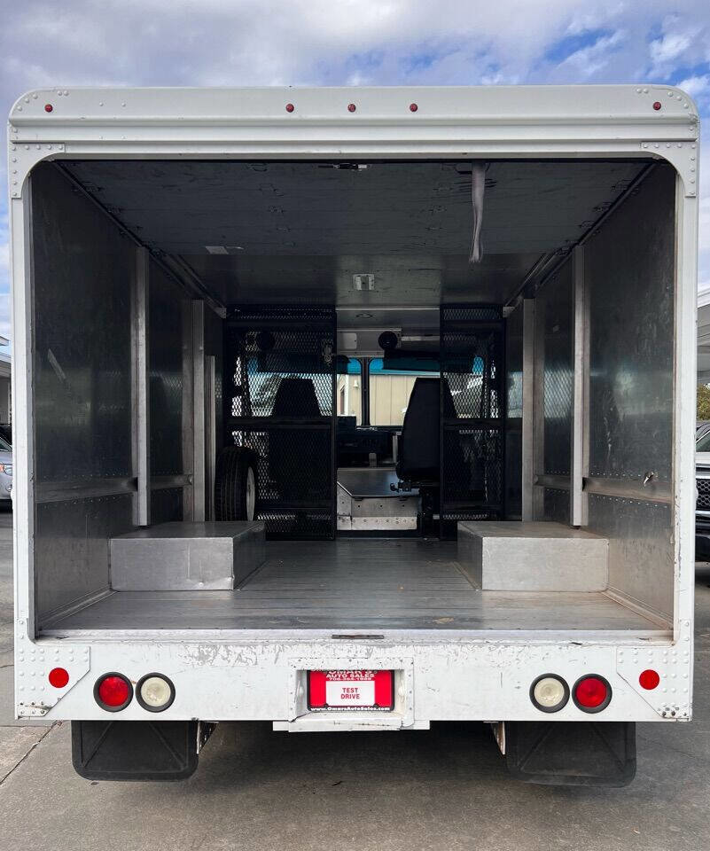 Used 2014 Ford E-350 and Econoline 350 Super Duty w/ A/C Prep Package image 7