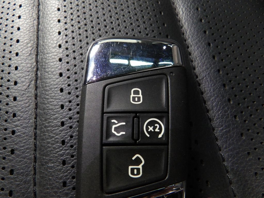 Used 2023 Volkswagen Atlas SEL R-Line AWD/4WD image 57