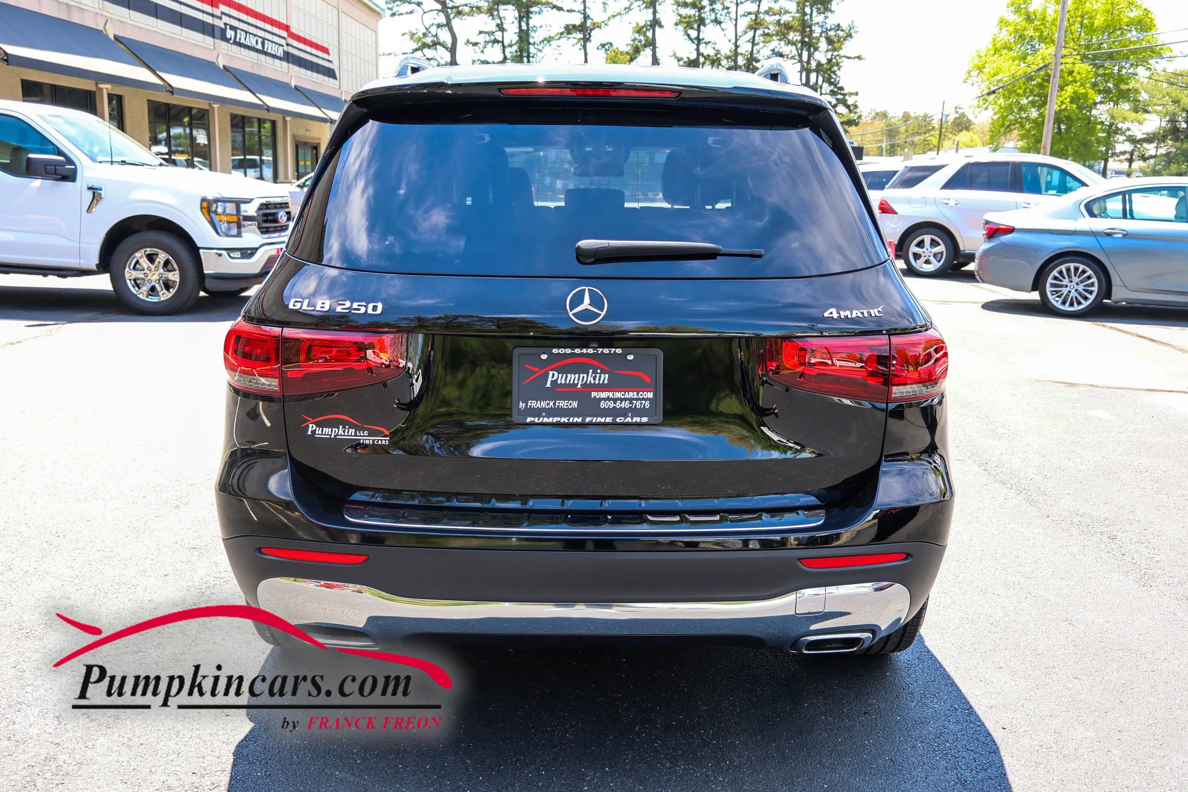 Used 2021 Mercedes-Benz GLB 250 4MATIC w/ Premium Package image 6