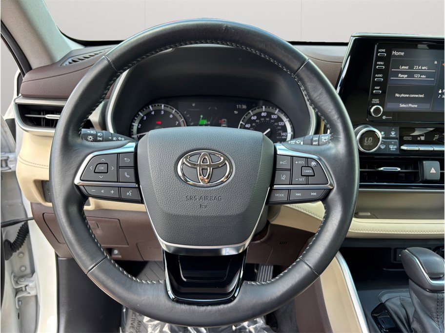 Used 2020 Toyota Highlander XLE FWD image 22