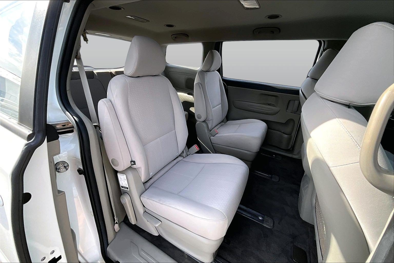 Used 2018 Kia Sedona L FWD image 27