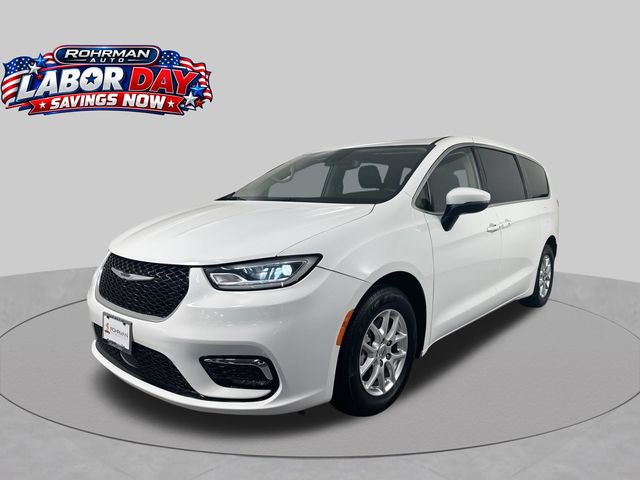 Used 2023 Chrysler Pacifica Touring-L FWD image 1