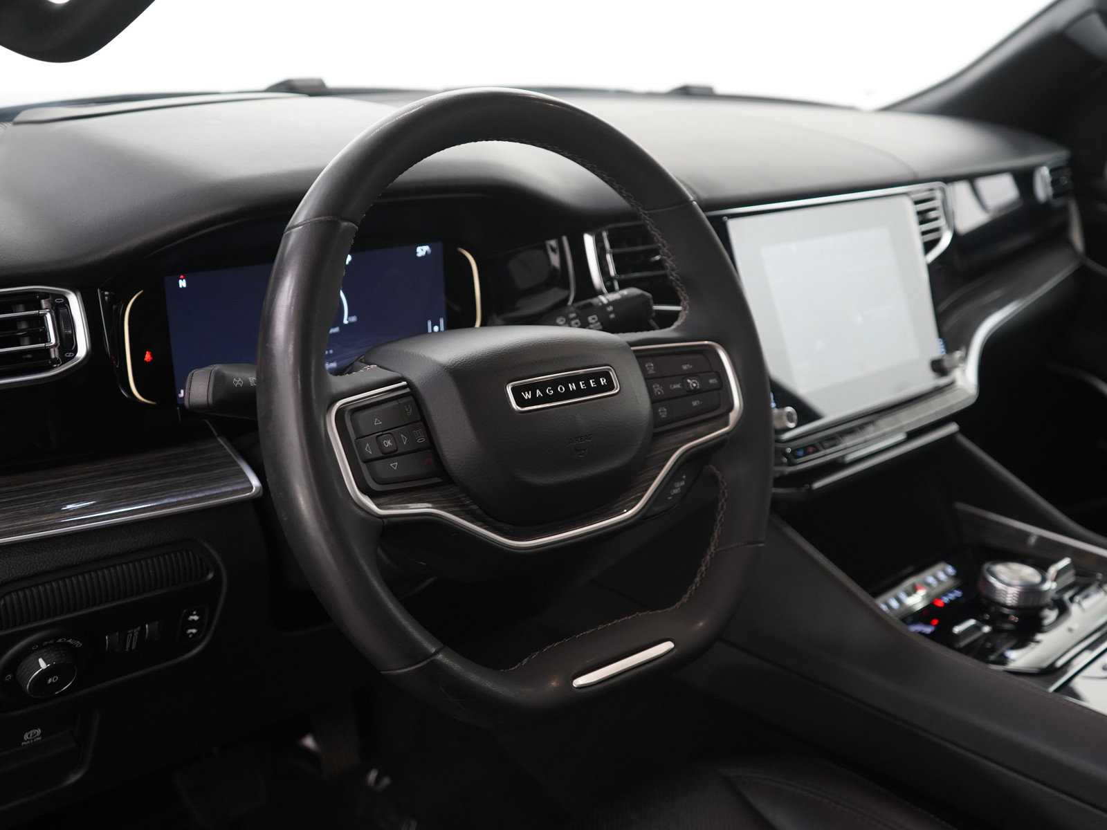 Used 2022 Jeep Wagoneer Series III w/ Premium Group I image 23