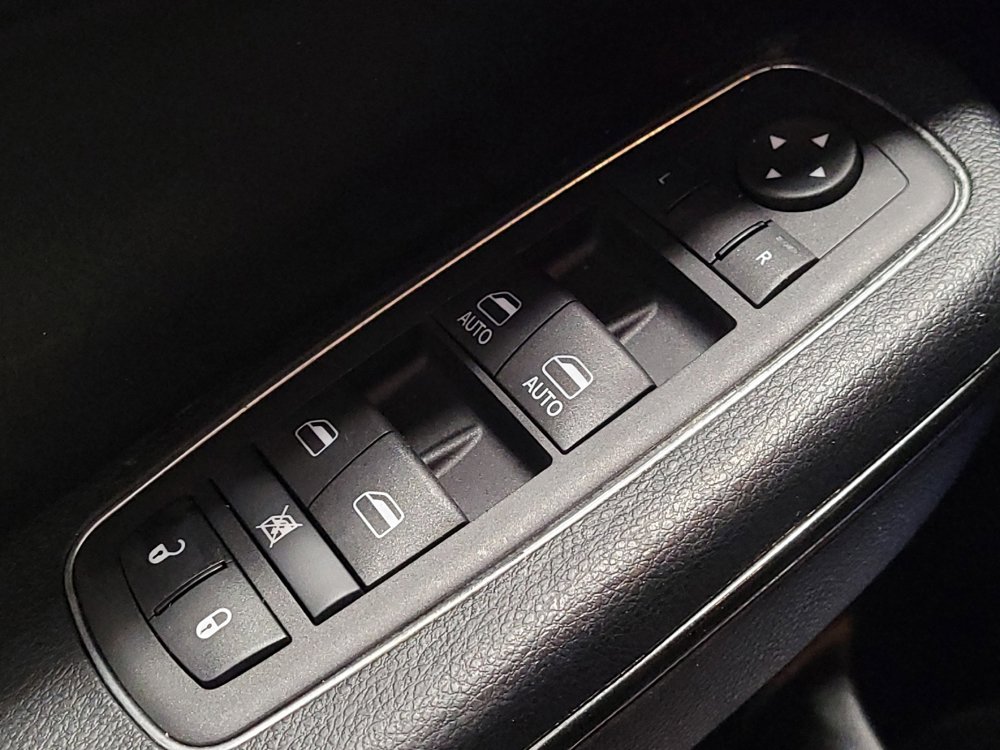 Used 2013 Chrysler 300 S image 27