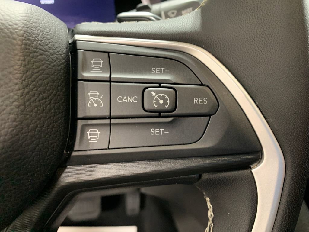 Used 2024 Jeep Grand Cherokee Altitude AWD/4WD image 13