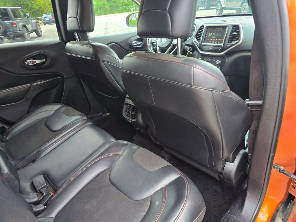 Used 2016 Jeep Cherokee Trailhawk w/ Cold Weather Group AWD/4WD image 26