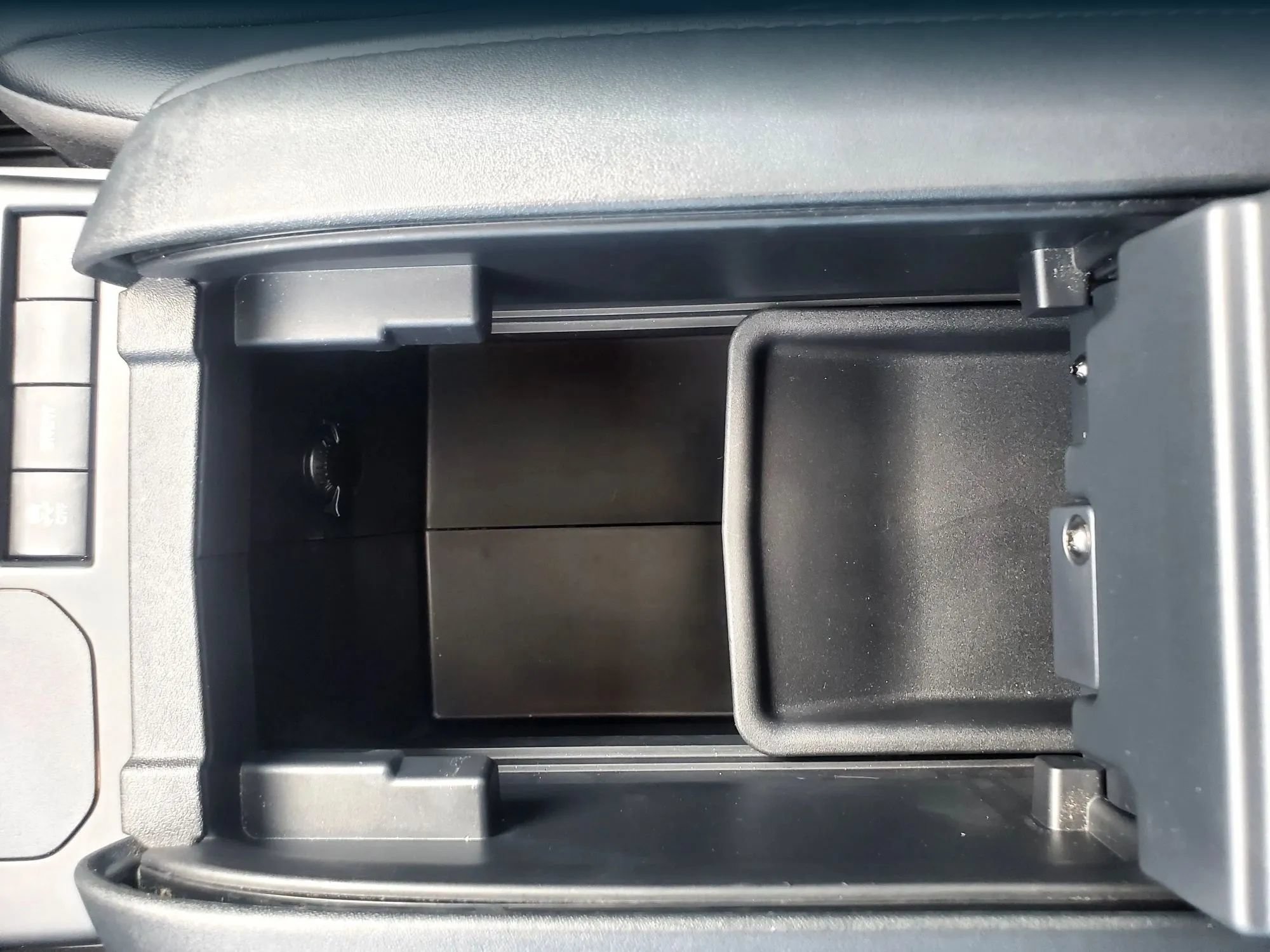 Used 2022 Toyota Highlander XLE FWD image 57