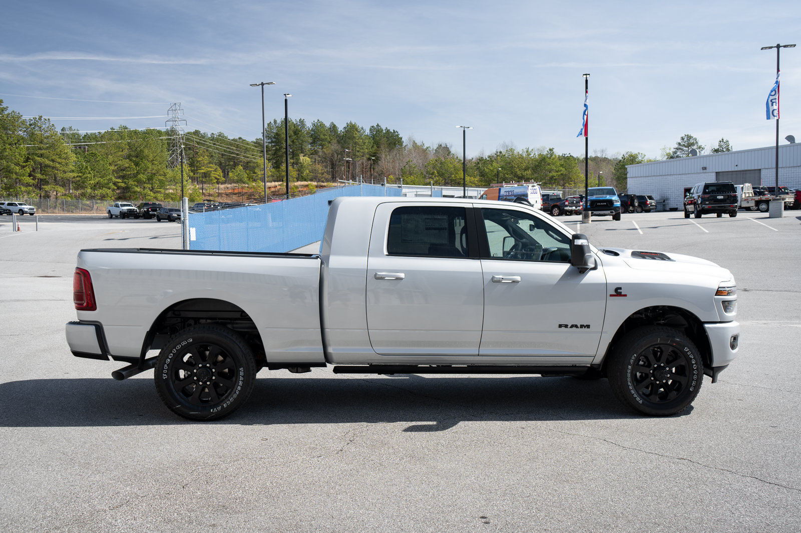 New 2026 RAM 2500 Laramie AWD/4WD image 11