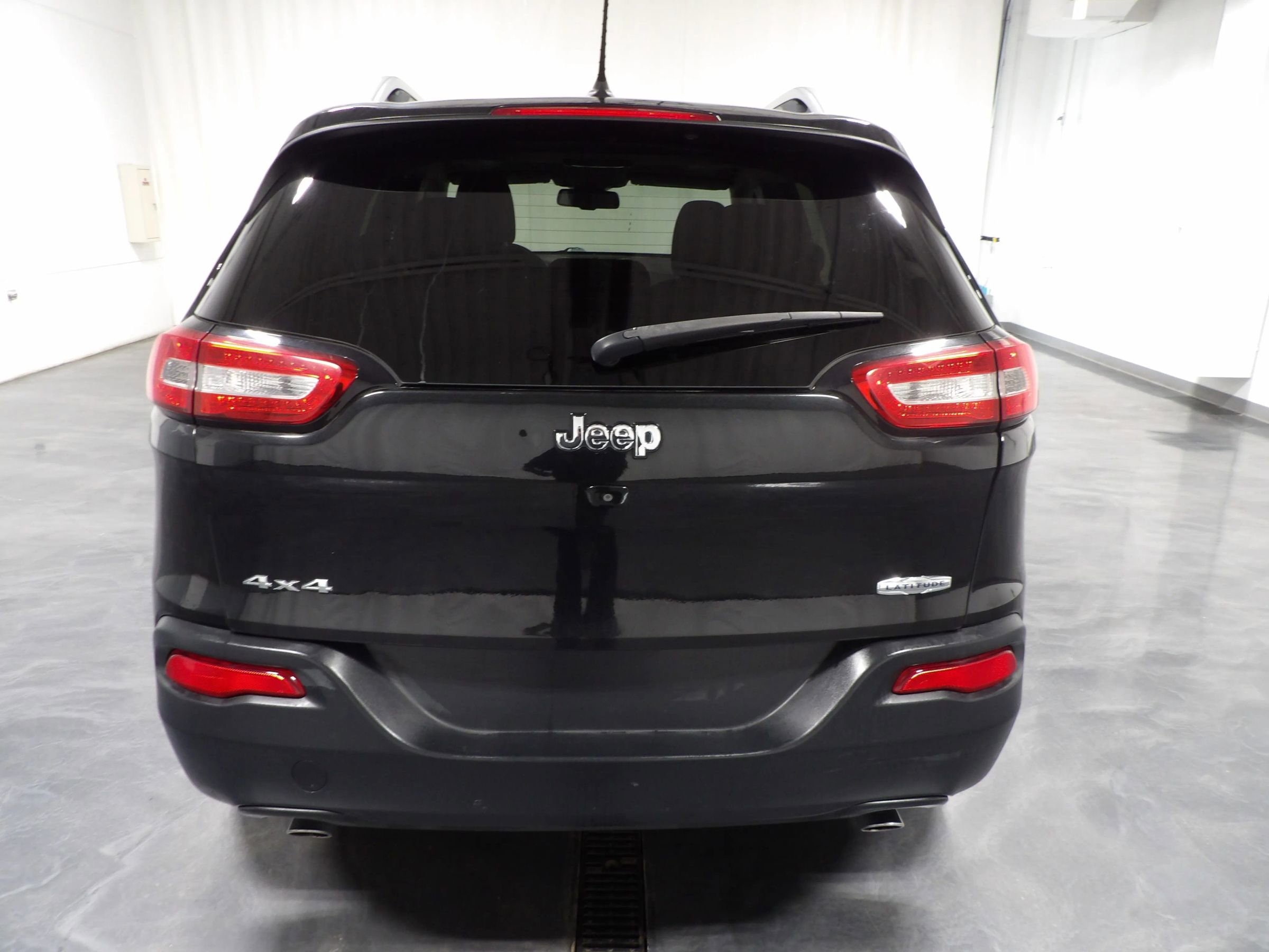 Used 2014 Jeep Cherokee Latitude w/ Comfort/Convenience Group AWD/4WD image 5