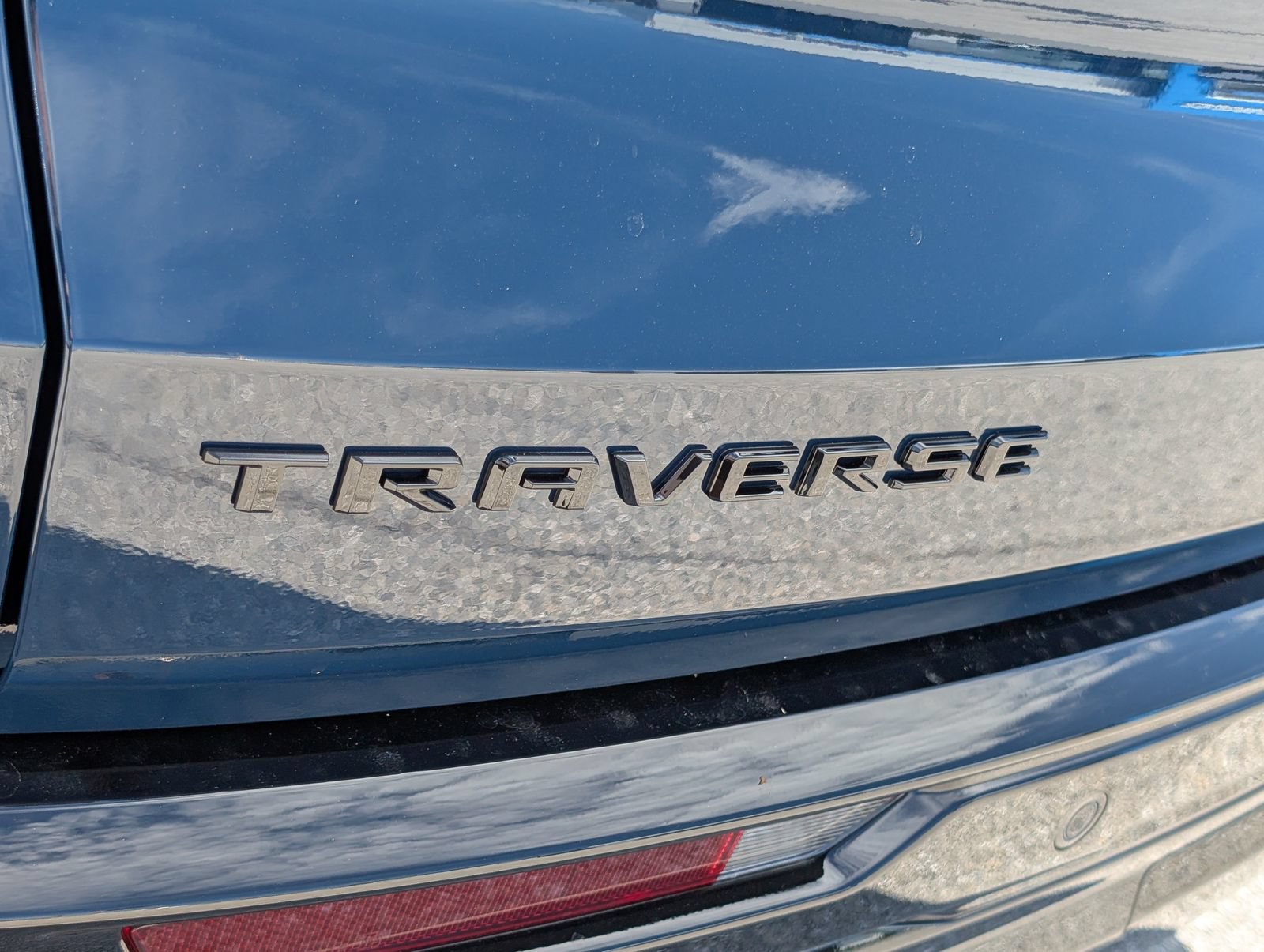 New 2027 Chevrolet Traverse RS w/ LPO, Floor Liner Package FWD image 5
