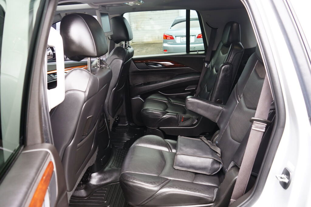 Used 2015 Cadillac Escalade Luxury image 13
