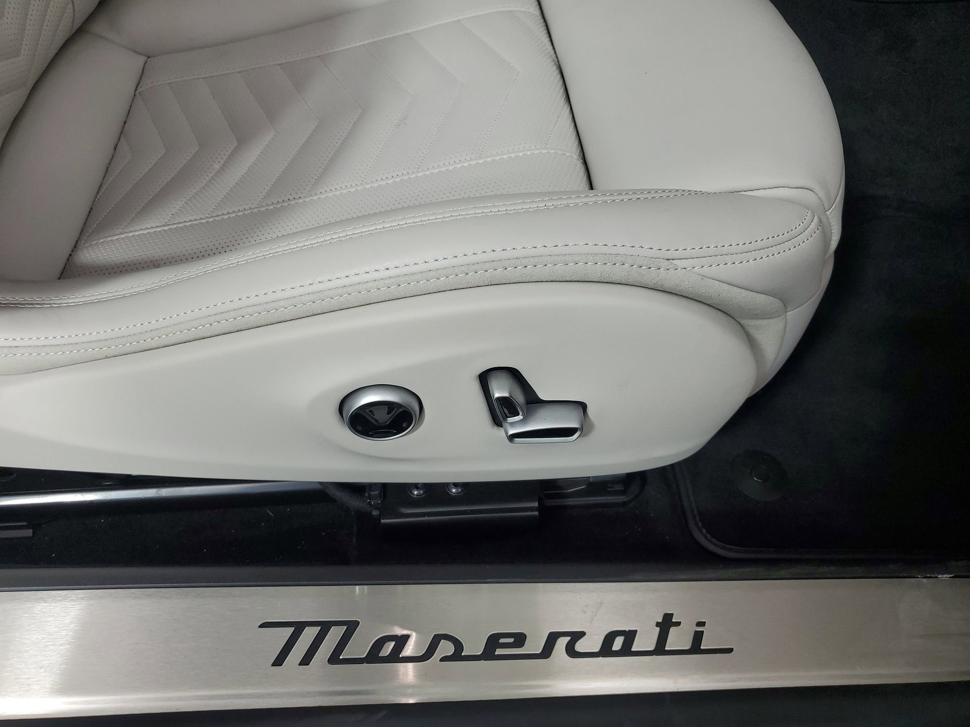 Used 2025 Maserati GranCabrio Modena image 28