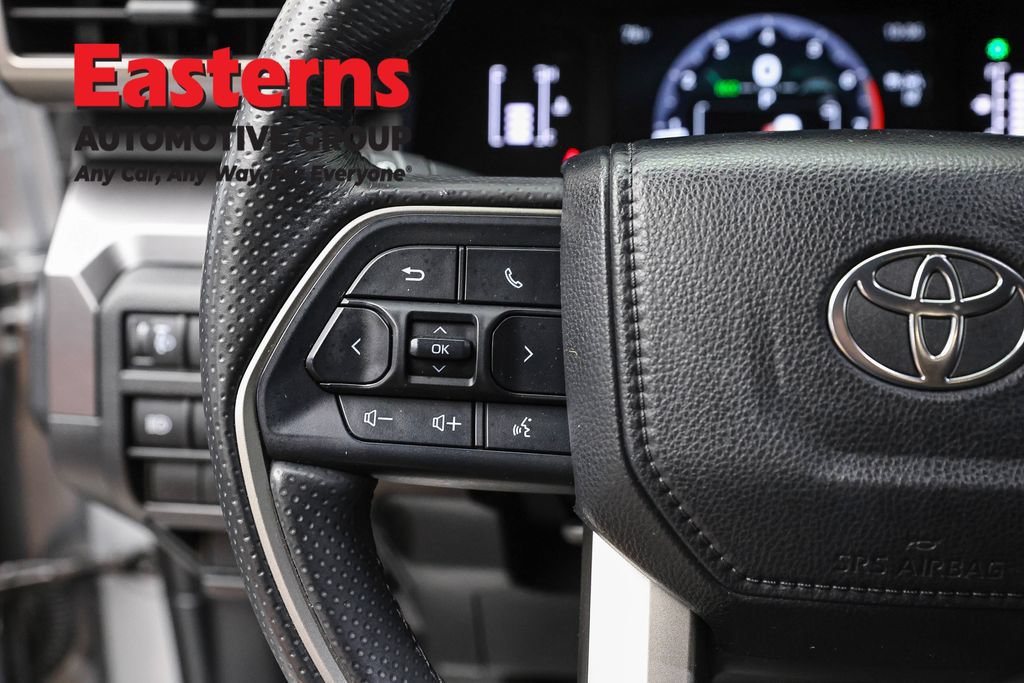 Used 2025 Toyota 4Runner SR5 AWD/4WD image 15