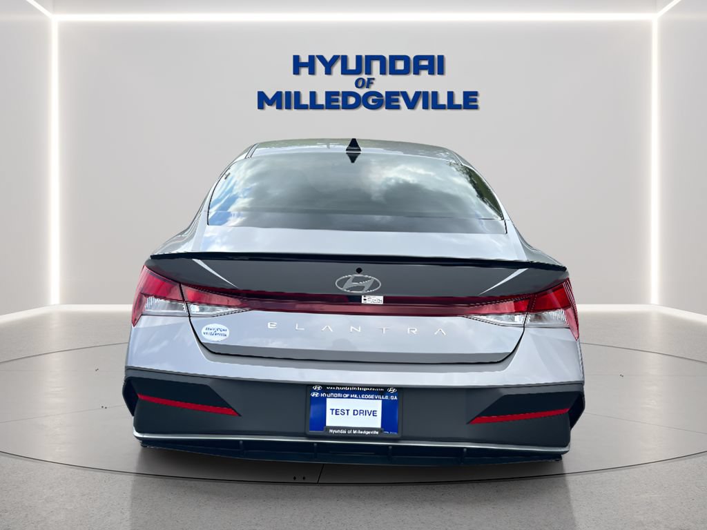 Used 2025 Hyundai Elantra Sport FWD image 5