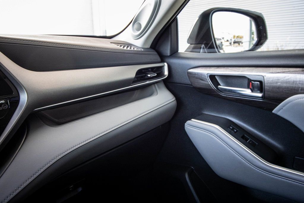 Used 2023 Toyota Highlander Limited image 40