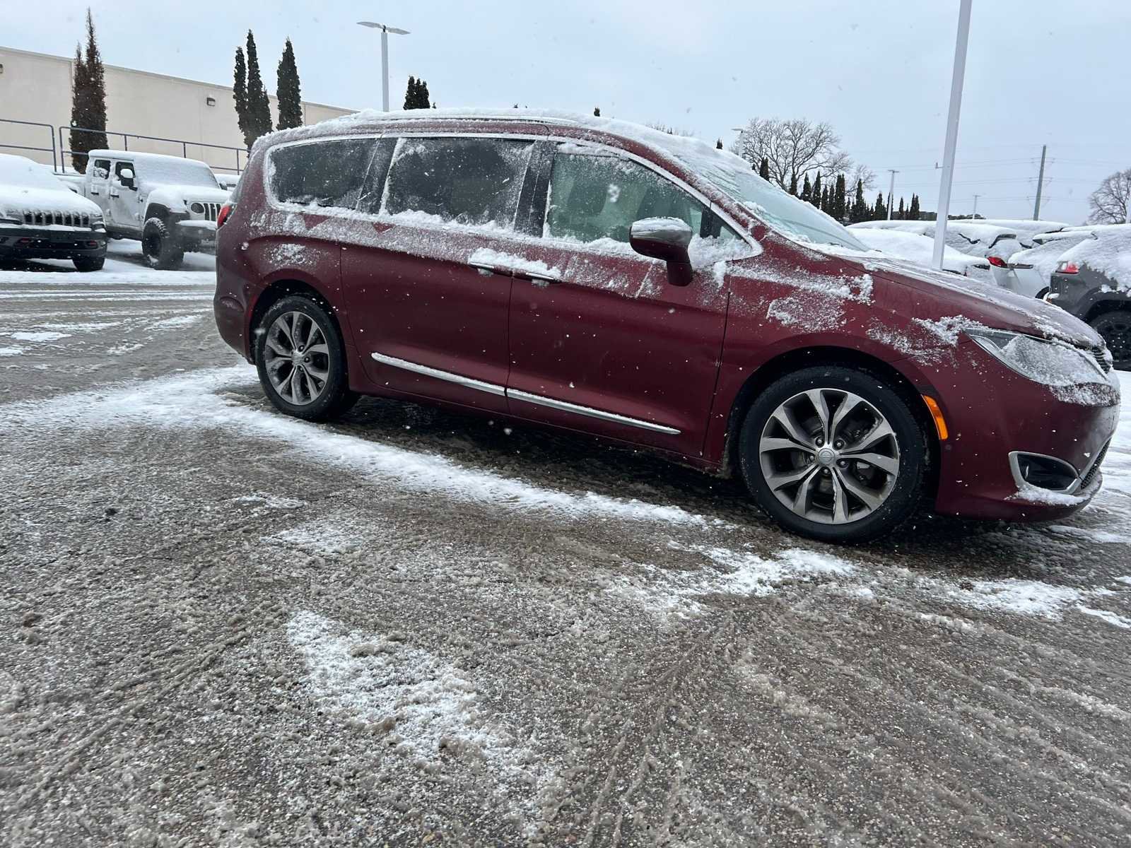 Certified 2019 Chrysler Pacifica Limited w/ Tire & Wheel Group image 13