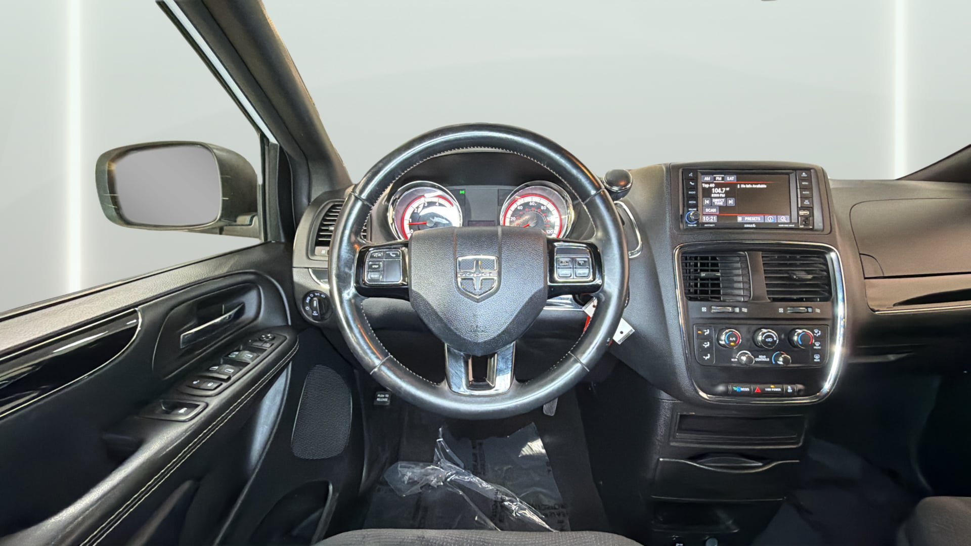 Used 2018 Dodge Grand Caravan SE FWD image 17