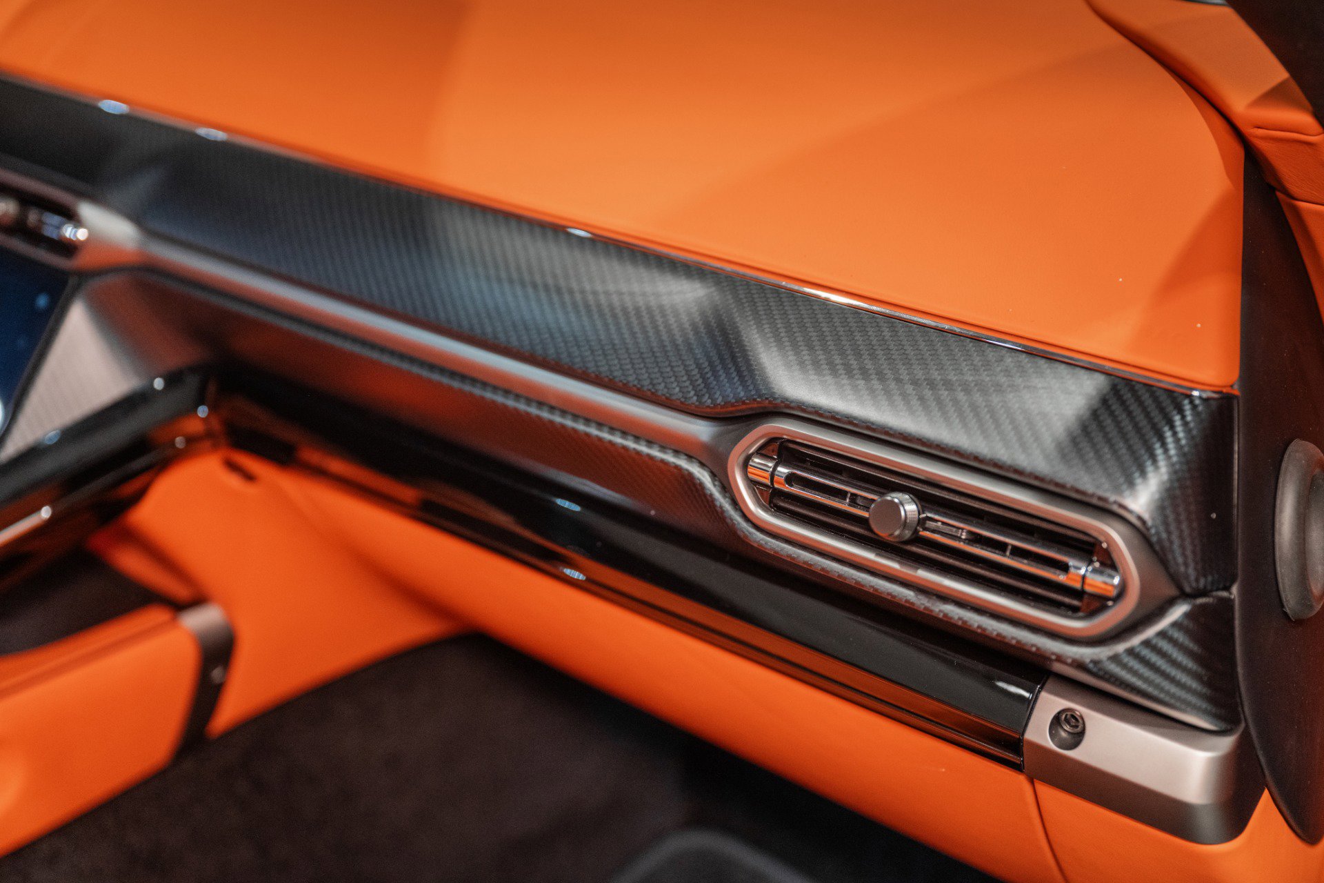 New 2026 Aston Martin V8 Vantage Roadster image 37