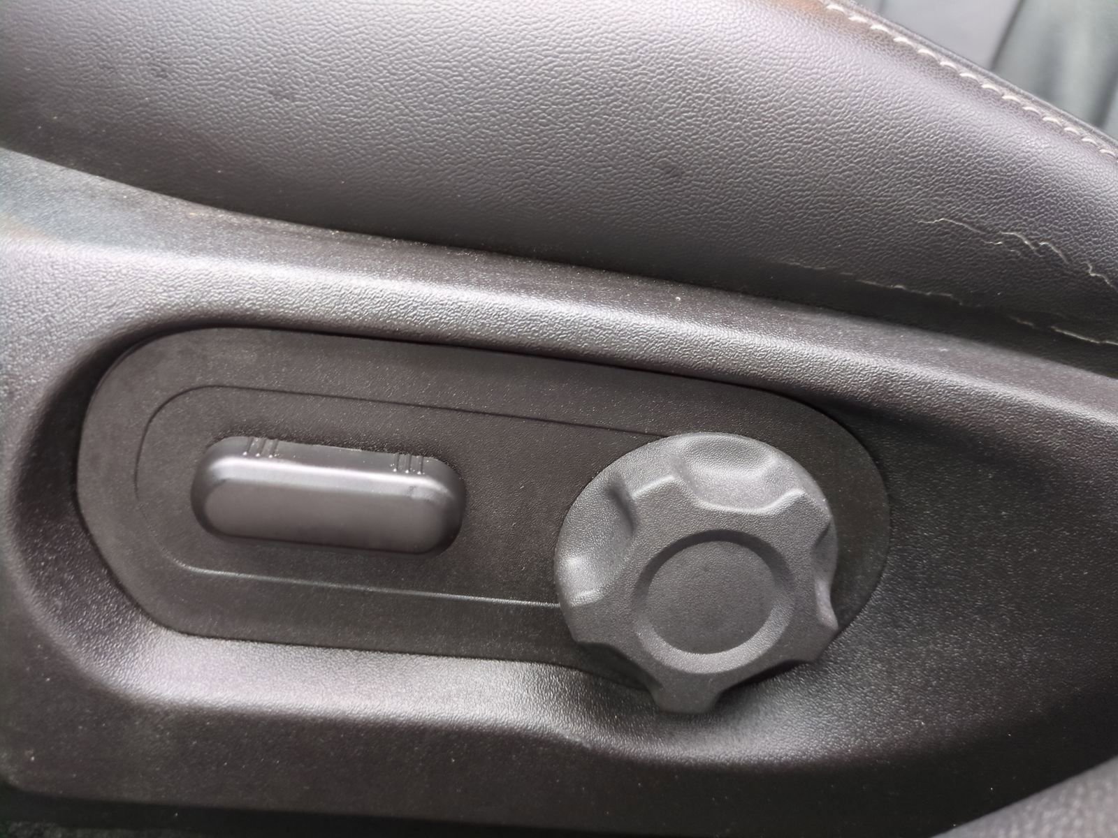 Used 2018 Ford Taurus SEL image 20