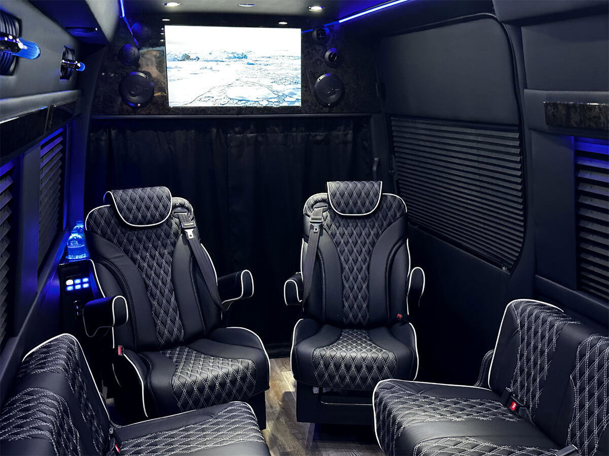 Used 2024 Mercedes-Benz Sprinter 3500 image 38