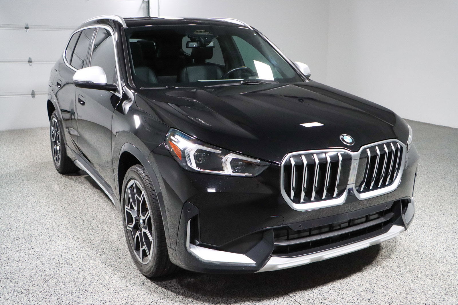 Used 2023 BMW X1 xDrive28i w/ Premium Package image 5